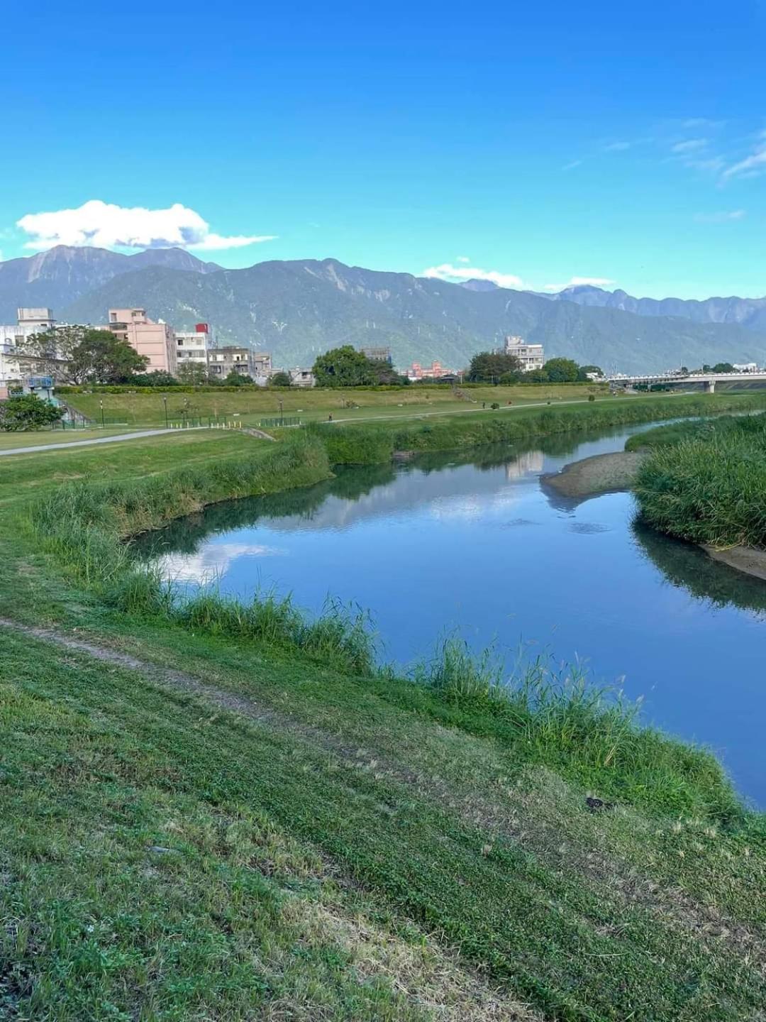 5 Loaves 2 Fish B&B Kota Hualien Bagian luar foto